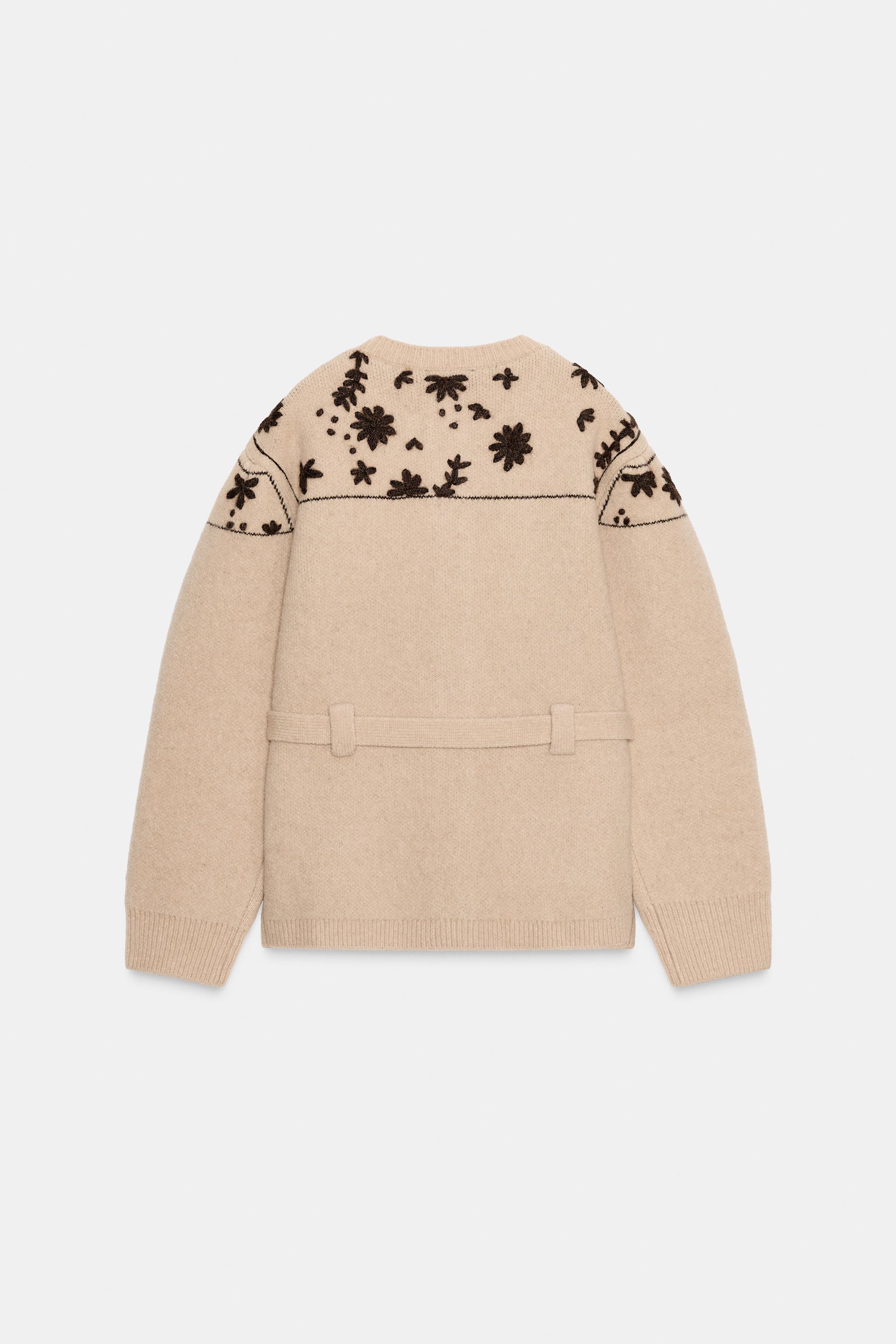 GILET AVEC LAINE BRODERIES FLEURS CEINTURE